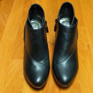 Me Too heeled bootie